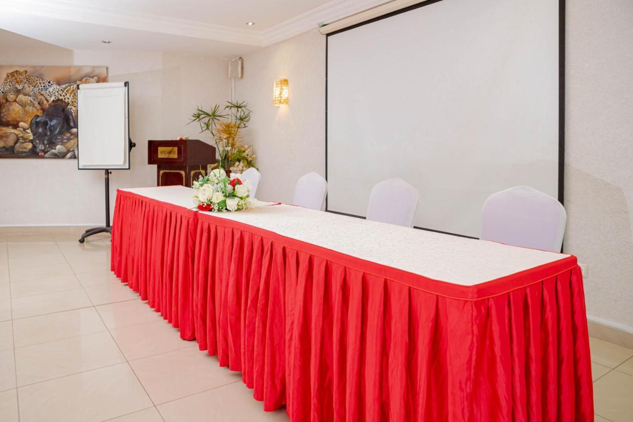Hotel Hibiscus Louis Libreville Exterior photo